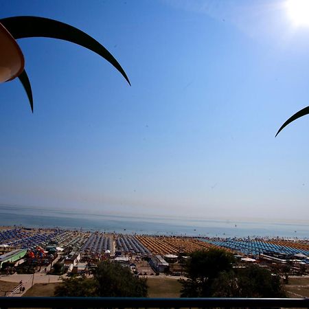 Hotel Palm Beach B&B Sea View Rimini Buitenkant foto