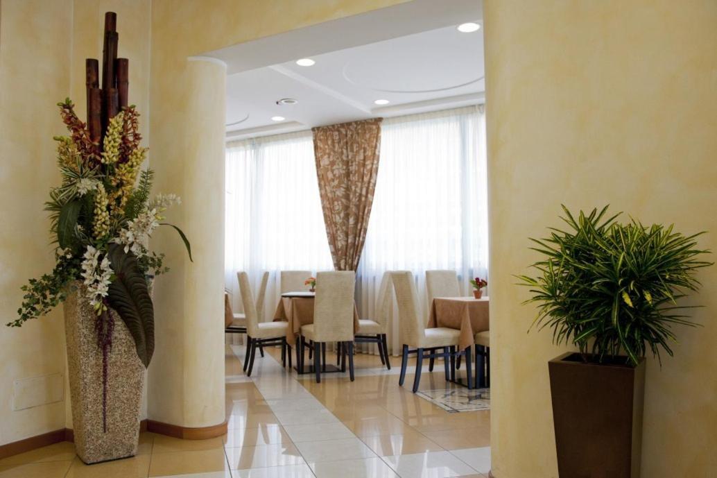 Hotel Palm Beach B&B Sea View Rimini Buitenkant foto