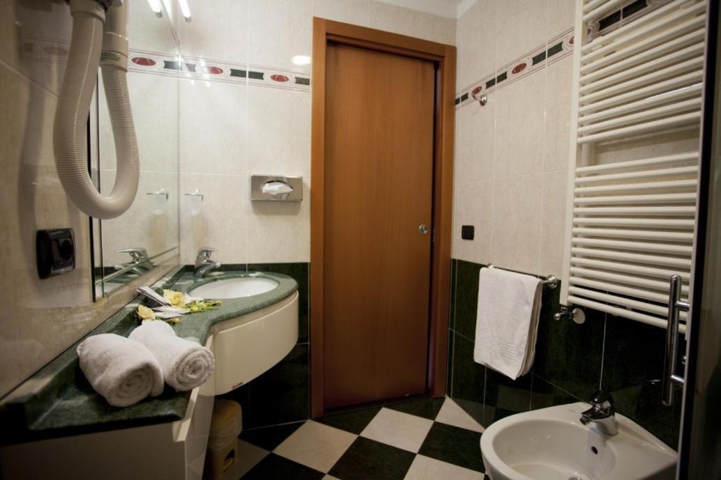 Hotel Palm Beach B&B Sea View Rimini Buitenkant foto