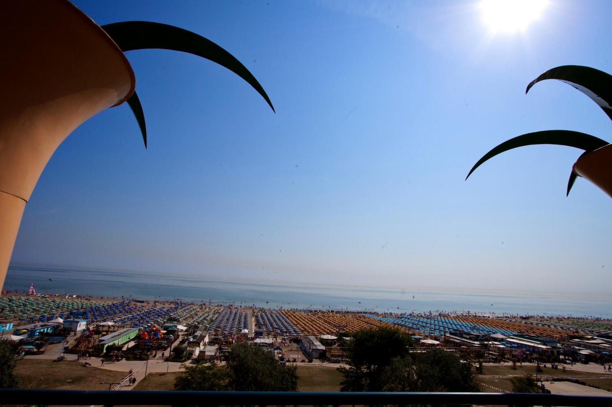 Hotel Palm Beach B&B Sea View Rimini Buitenkant foto